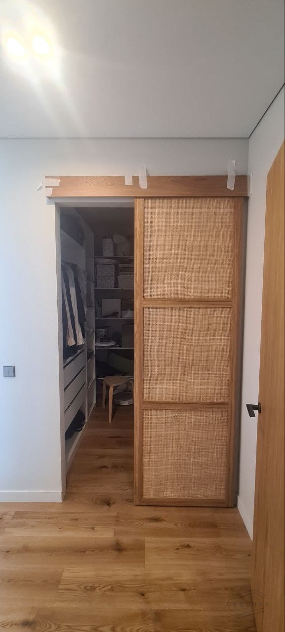 Фасады в нишу с ротангом